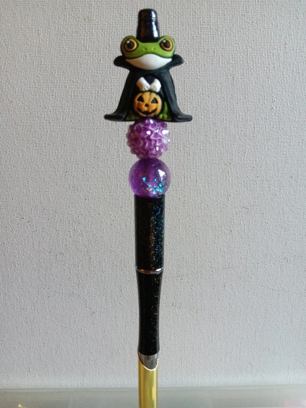 Halloween-Themed Beaded Pen with Froggy Vampire
